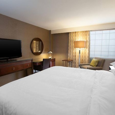 Sheraton Pittsburgh Airport Hotel Coraopolis Exterior photo